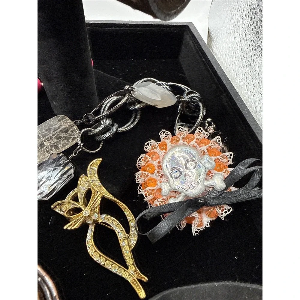 Vintage Lot of 15 Necklaces, Bracelets, Earrings And/or Brooches‎ See Pics